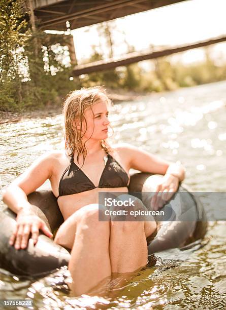 Estate Relax Sul Fiume - Fotografie stock e altre immagini di Acqua - Acqua, Adulto, Ambientazione esterna