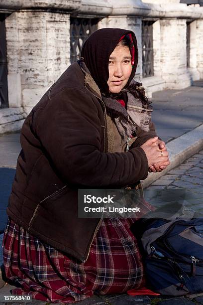 보스니아어 난민 구걸 이탈리아 난민에 대한 스톡 사진 및 기타 이미지 - 난민, 노인, 여자