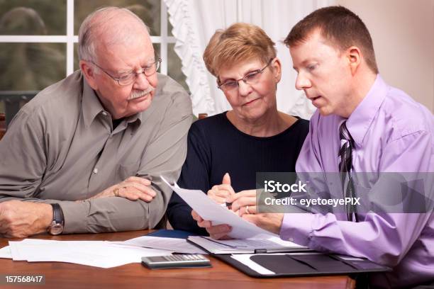 Aconselhamento Financeiro E Seniores Conselheiro Série - Fotografias de stock e mais imagens de Unidade Monetária