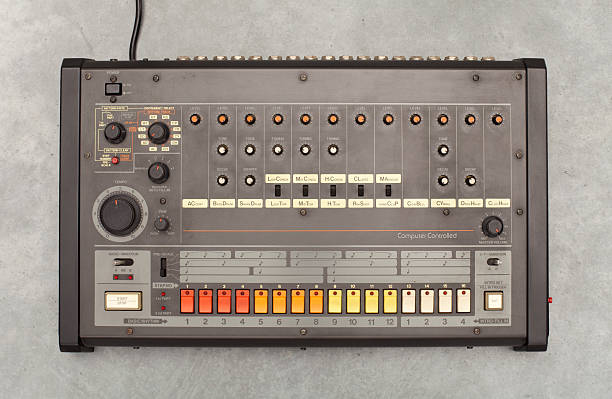 retro-drum-computer - synthesizer stock-fotos und bilder