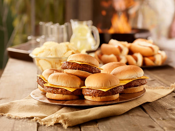 bbq 치즈 버거, 핫도그 - burger barbecue grill hamburger grilled 뉴스 사진 이미지