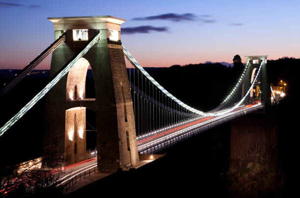 clifton suspension bridge skrzyżowane przez samochody - bristol england bridge clifton suspension bridge suspension bridge zdjęcia i obrazy z banku zdjęć