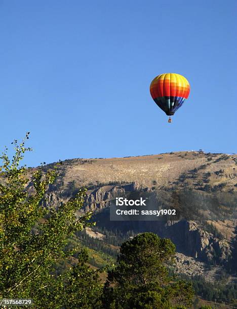 Balon Na Ogrzane Powietrze Nad Górami Grand Teton - zdjęcia stockowe i więcej obrazów Balon na ogrzane powietrze - Balon na ogrzane powietrze, Pasmo górskie Teton, Wznosić się - czynność