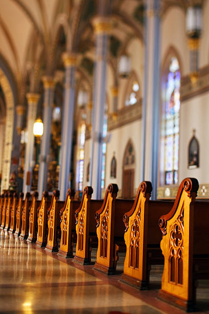 kirche pew tilt-shift-objektiv - tilt shift lens stock-fotos und bilder