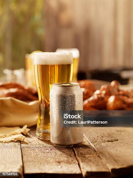 Foto de Cervejas E Churrasco De Frango e mais fotos de stock de Cerveja - Cerveja, Mesa - Mobília, Calor