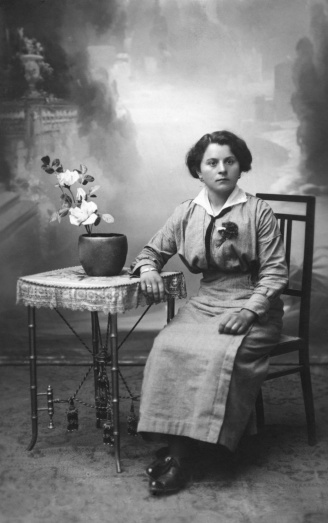 Mujer joven en 1920.Black y blanco photo