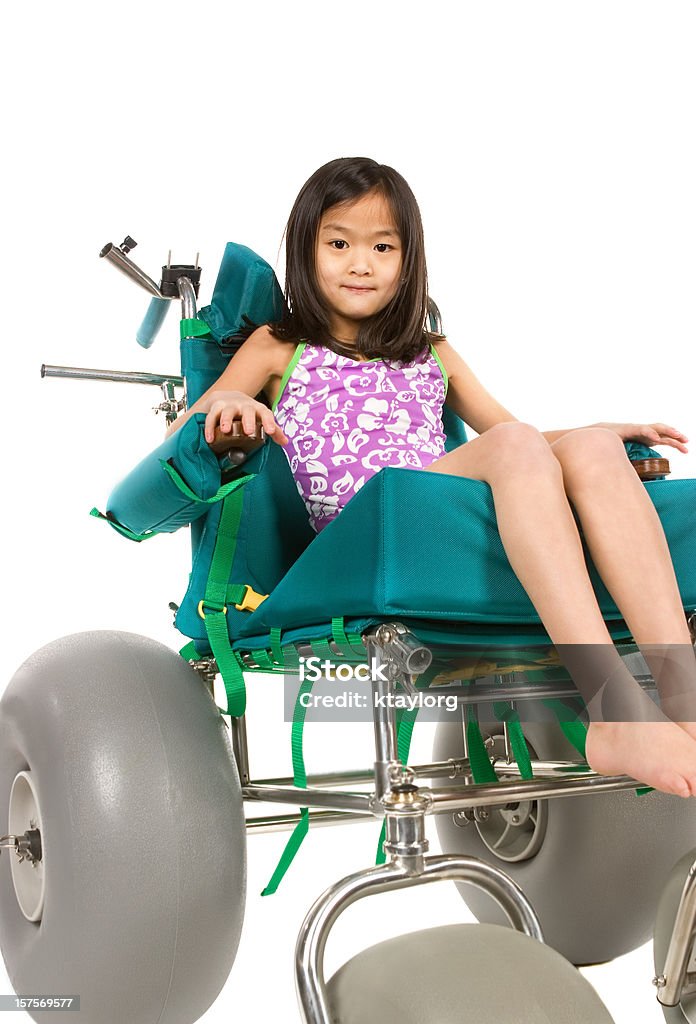 Mädchen im Strand-Rollstuhl - Lizenzfrei 6-7 Jahre Stock-Foto