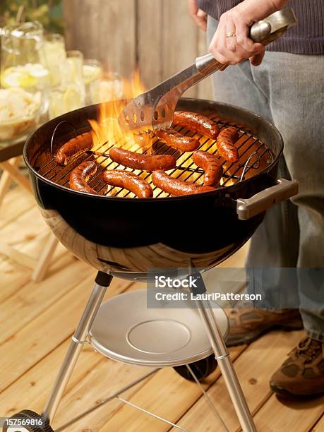 Hotdogs 한 목탄색 Bbq 굽기에 대한 스톡 사진 및 기타 이미지 - 굽기, 바베큐그릴, 바비큐