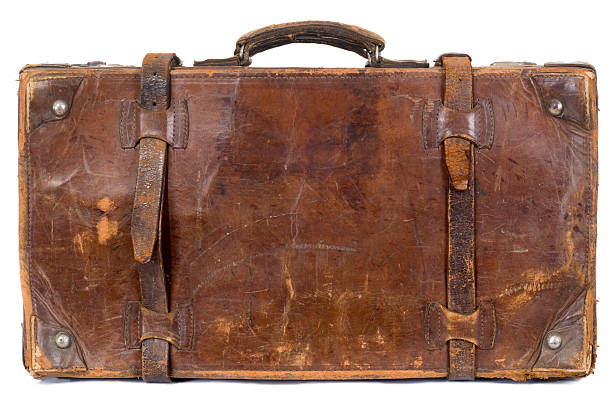 isolado vintage velha mala - obsolete suitcase old luggage imagens e fotografias de stock