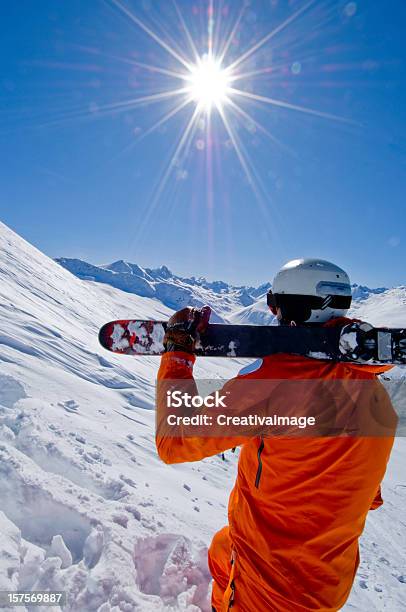 Лыжников — стоковые фотографии и другие картинки Telemark Skiing - Telemark Skiing, Атлет, Вертикальный