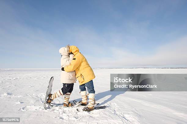 북극해 Kiss 옐로나이프 눈신에 대한 스톡 사진 및 기타 이미지 - 눈신, 스노우슈잉, 옐로나이프