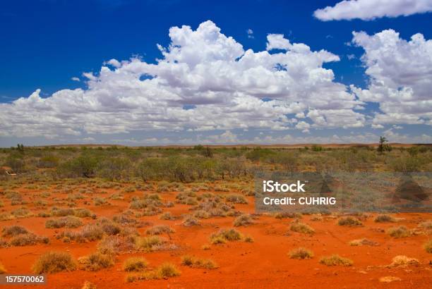 Outback Paisaje Con Hills Foto de stock y más banco de imágenes de Zona interior de Australia - Zona interior de Australia, Australia occidental, Desierto