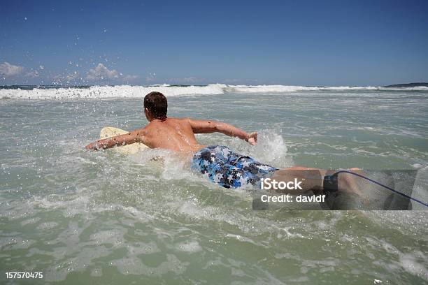 Photo libre de droit de Surfeur Pagayer Départ banque d'images et plus d'images libres de droit de Eau - Eau, Exercice physique, Horizontal