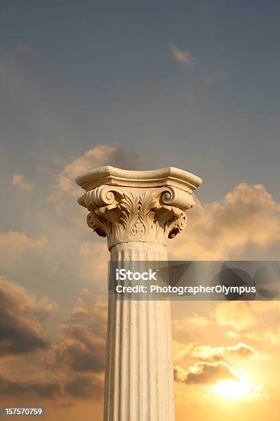 Coluna Ao Pôr Do Sol - Fotografias de stock e mais imagens de Grécia - Grécia, Cultura grega, Grego clássico