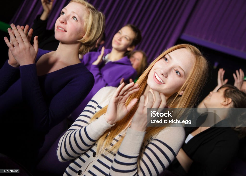 Heureux les membres du public - Photo de Adolescent libre de droits