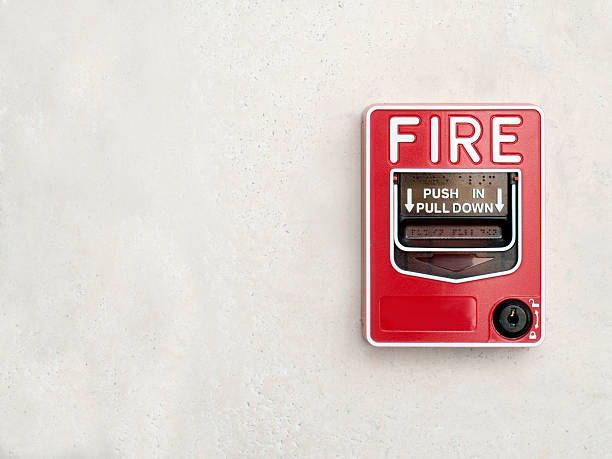allarme antincendio su bianco muro - fire button foto e immagini stock