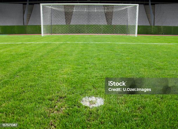 Pali - Fotografie stock e altre immagini di Calcio di rigore - Calcio di rigore, Tiro di punizione, Calcio - Sport