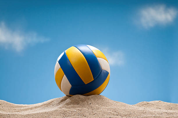 砂のビーチバレー - ビーチバレーボール ストックフォトと画像