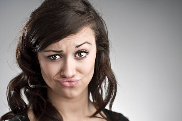 hacer un retrato de la cara - sneering grimacing women human face fotografías e imágenes de stock