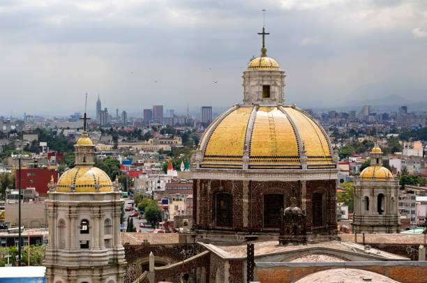 la basílica guadalupe en la ciudad de méxico - smog mexico mexico city air pollution fotografías e imágenes de stock