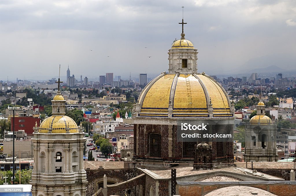 メキシコシティーのグアダルーペ大聖堂 - グアダルーペの聖母祭のロイヤリティフリーストックフォト