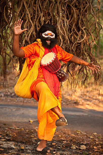 crazy sadhu in indien - bollywood prayer position indian culture indian ethnicity stock-fotos und bilder