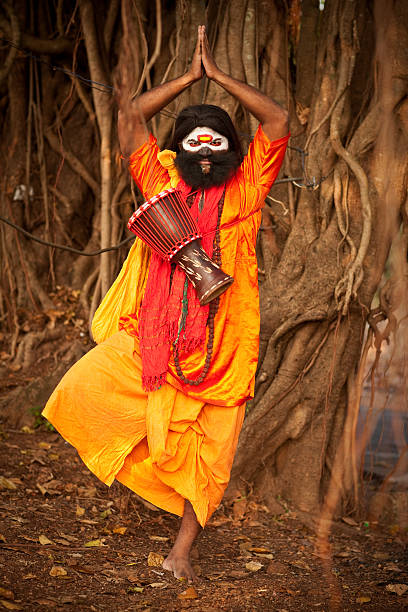 crazy sadhu in indien - bollywood prayer position indian culture indian ethnicity stock-fotos und bilder