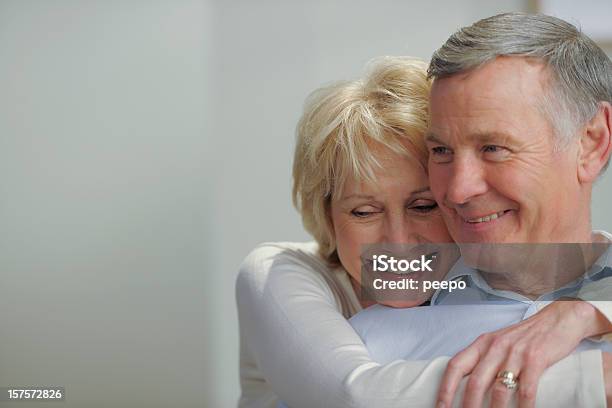 Retrato De Hombre Y Mujer Senior Foto de stock y más banco de imágenes de Cabello gris - Cabello gris, Tercera edad, 60-69 años