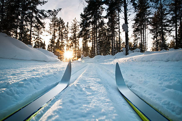 esqui de cross-country - nordic event fotos imagens e fotografias de stock