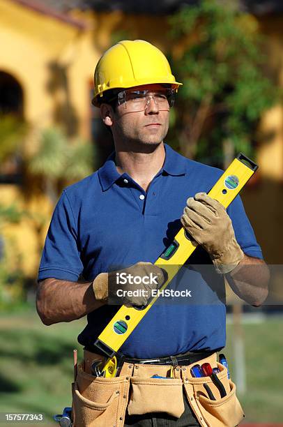 Trabalhador Da Construção Civil Contratante No Local - Fotografias de stock e mais imagens de Adulto