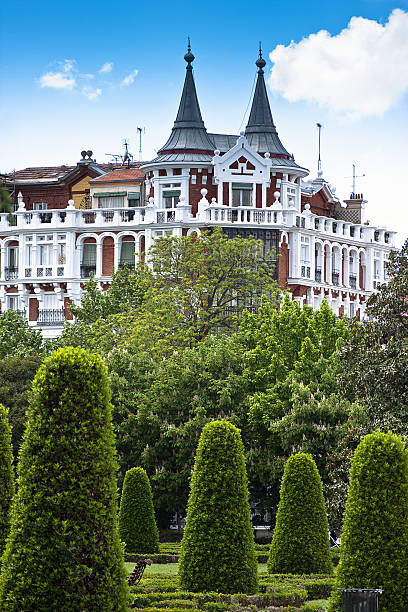 istock Parque del Retiro and old styled building behind 157578880