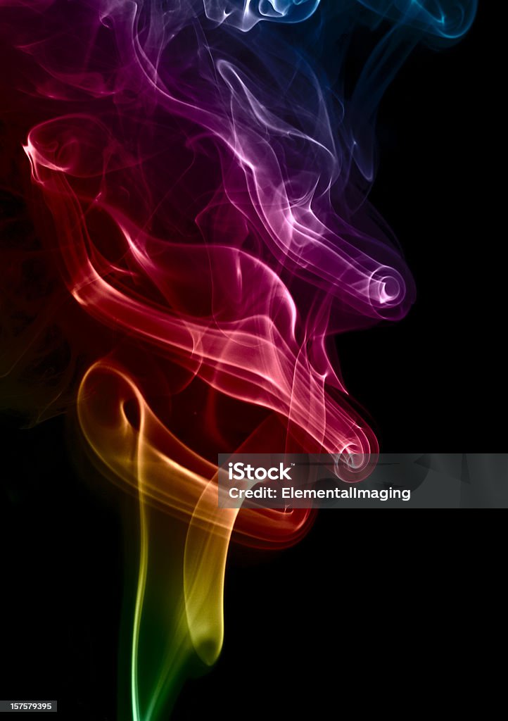 Rainbow цветной дым Plume или Закрученный. Изолированные на черный - Стоковые фото Абстрактный роялти-фри