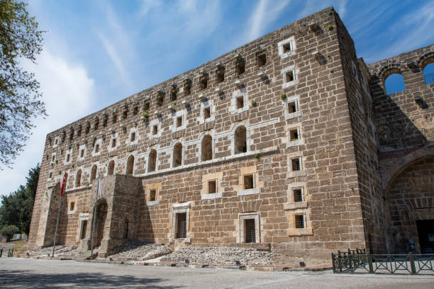 el teatro de la antigua ciudad de aspendos en antalya, turquía - roman antalya turkey restoring fotografías e imágenes de stock