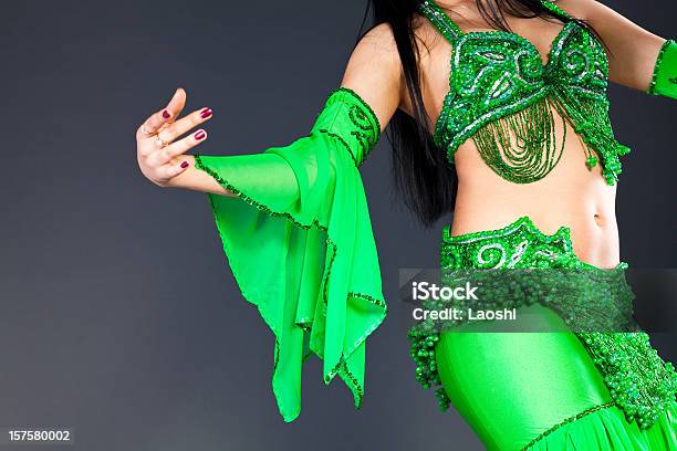 아름다운 소녀 댄서 중 아라빅 댄스 공연에 대한 스톡 사진 및 기타 이미지 - 공연, 동쪽, 이집트 문화