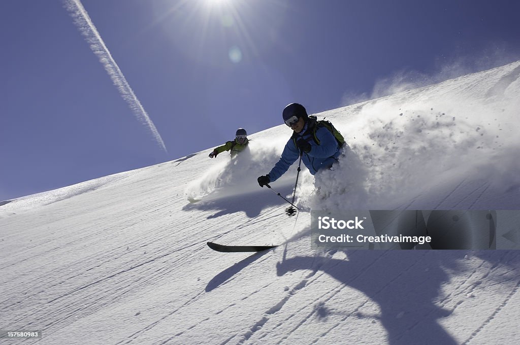 Adoro esquiar na neve em pó - Foto de stock de Esqui - Equipamento esportivo royalty-free