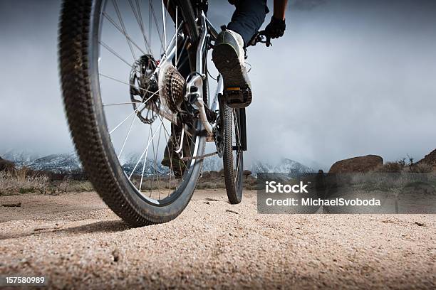 Montanha Mountain Biker - Fotografias de stock e mais imagens de Ciclismo - Ciclismo, Bicicleta de montanha, Encosta