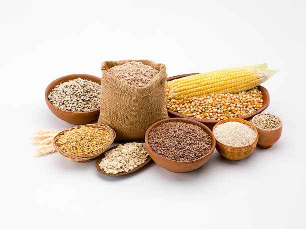 granos de cereales y composición - arroz grano fotos fotografías e imágenes de stock
