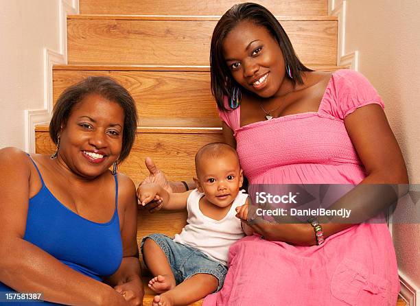 Retrato De Família - Fotografias de stock e mais imagens de 0-11 Meses - 0-11 Meses, Adulto, Adulto maduro