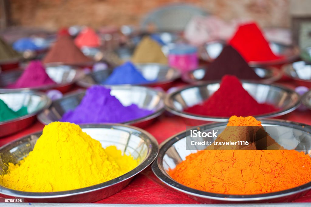 Indiennes de poudre colorée - Photo de Bindi libre de droits