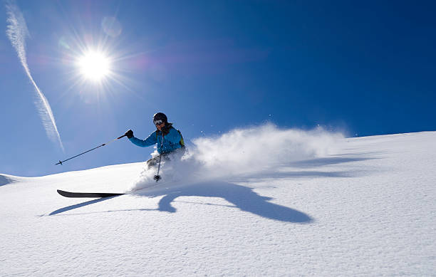 ich liebe skifahren im pulverschnee - telemark skiing stock-fotos und bilder