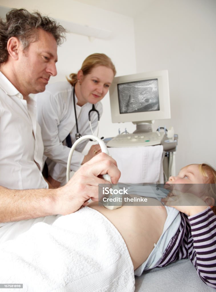 Осмотр девушек Медицинский Осмотр Молодой Девушки — стоковые фотографии и другие картинки  Медицинский осмотр - Медицинский осмотр, Ребёнок, Фотография - iStock