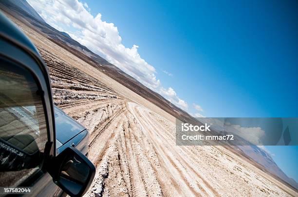 Suv 車ではボリビア砂漠の命令 - SUVのストックフォトや画像を多数ご用意 - SUV, ウユニ塩湖, オフロード車