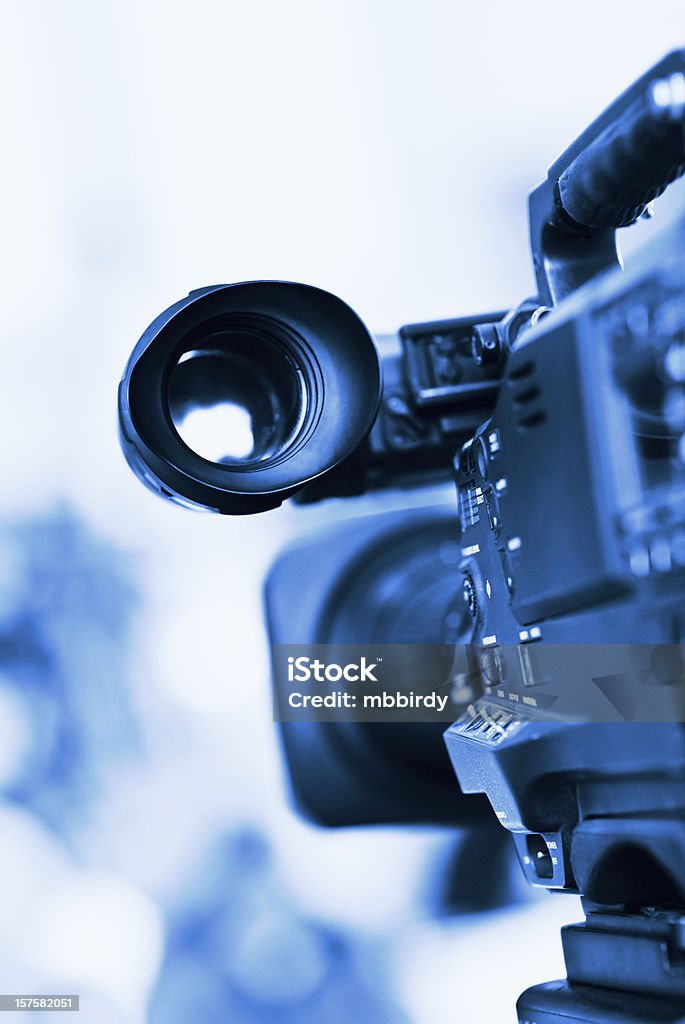 Profesjonalne kamery wideo w jakości HD transmisji studio - Zbiór zdjęć royalty-free (Studio nagrań)