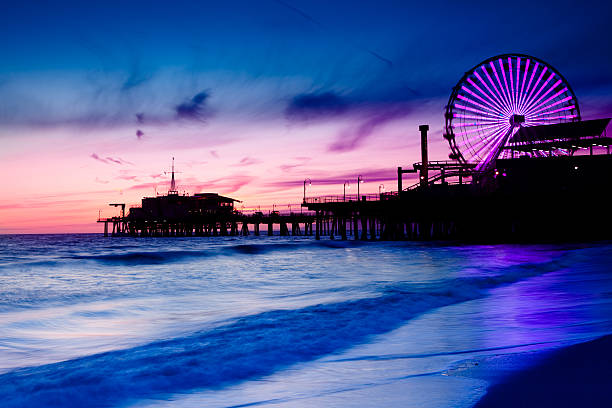 샌타모니카 부두, 대관람차 - santa monica ferris wheel amusement park rollercoaster 뉴스 사진 이미지