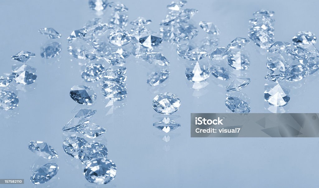 Brillante Edelsteine, isoliert auf Blau - Lizenzfrei Diamant Stock-Foto