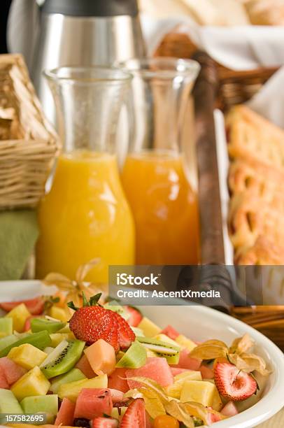 Завтрак Шведский Стол — стоковые фотографии и другие картинки Еда - Еда, Апельсиновый сок, Без людей