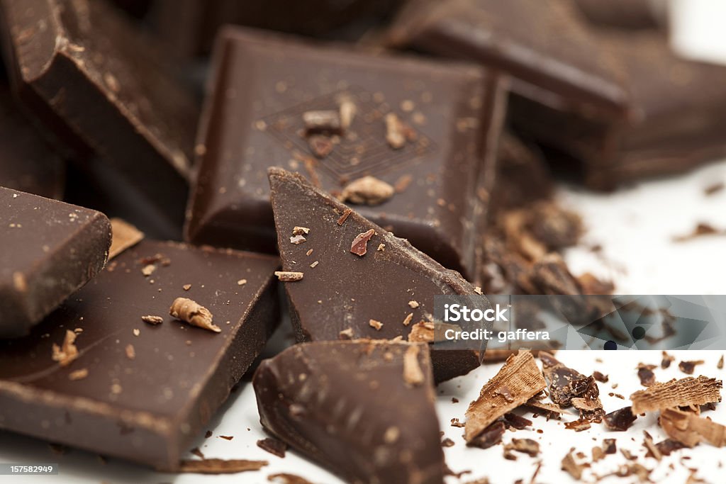 broken Cioccolato scuro - Foto stock royalty-free di Alimentazione non salutare