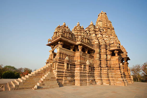 templo khajuraho, india - khajuraho india indian culture temple fotografías e imágenes de stock
