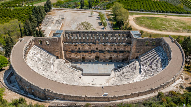 トルコ、アンタルヤのアスペンドス古代都市の劇場 - roman antalya turkey restoring ストックフォトと画像