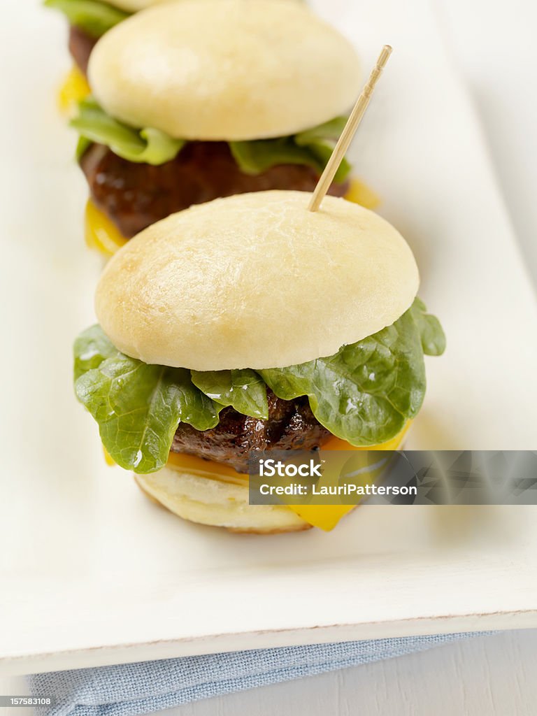 Mini hamburger avec fromage Cheddar - Photo de Aliment libre de droits